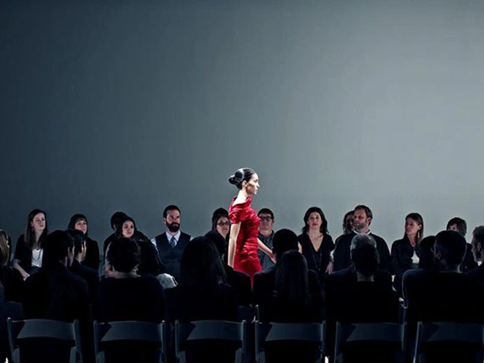 The State of Fashion 2026: 9 Themes When the Rules Change 4 Chiến lược đưa thương hiệu tiến lên phân khúc cao hơn thông qua chất lượng và trải nghiệm. Nguồn McKinsey.