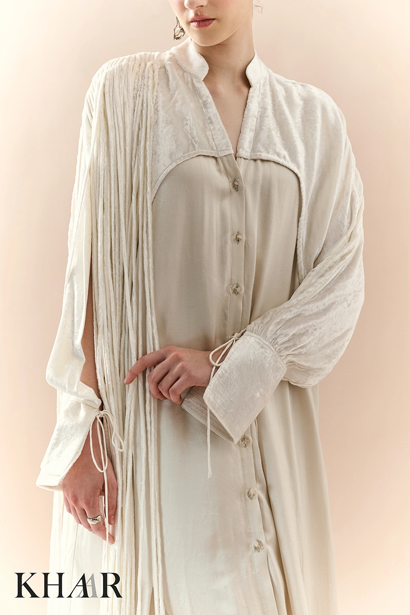 vải lãnh tre thân thiện môi trường đầu tiên trên thế giới, được phát triển bởi W.ELL Fabrics tại Việt Nam. Kiểu dáng lấy cảm hứng từ áo tứ thân truyền thống
